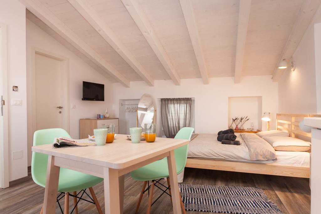 Apartments And Rooms Hey Ровинь Экстерьер фото
