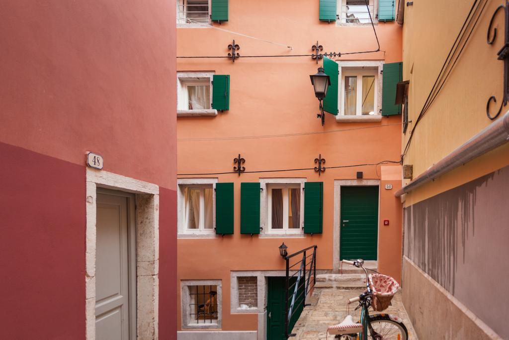 Apartments And Rooms Hey Ровинь Экстерьер фото