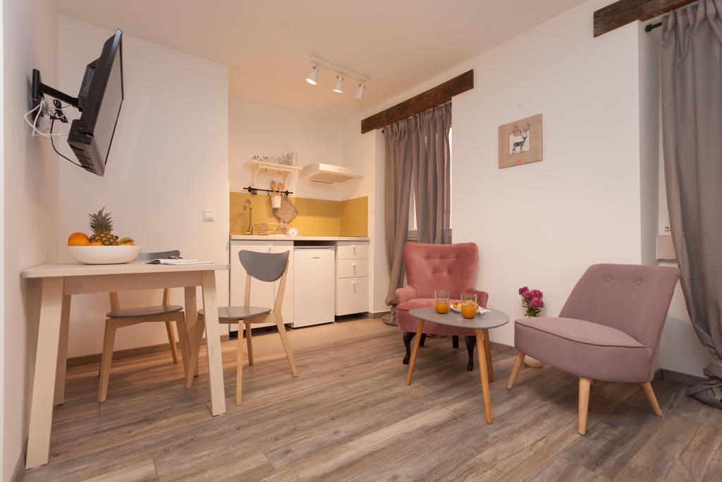 Apartments And Rooms Hey Ровинь Экстерьер фото