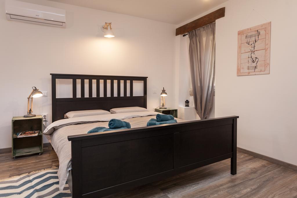 Apartments And Rooms Hey Ровинь Экстерьер фото