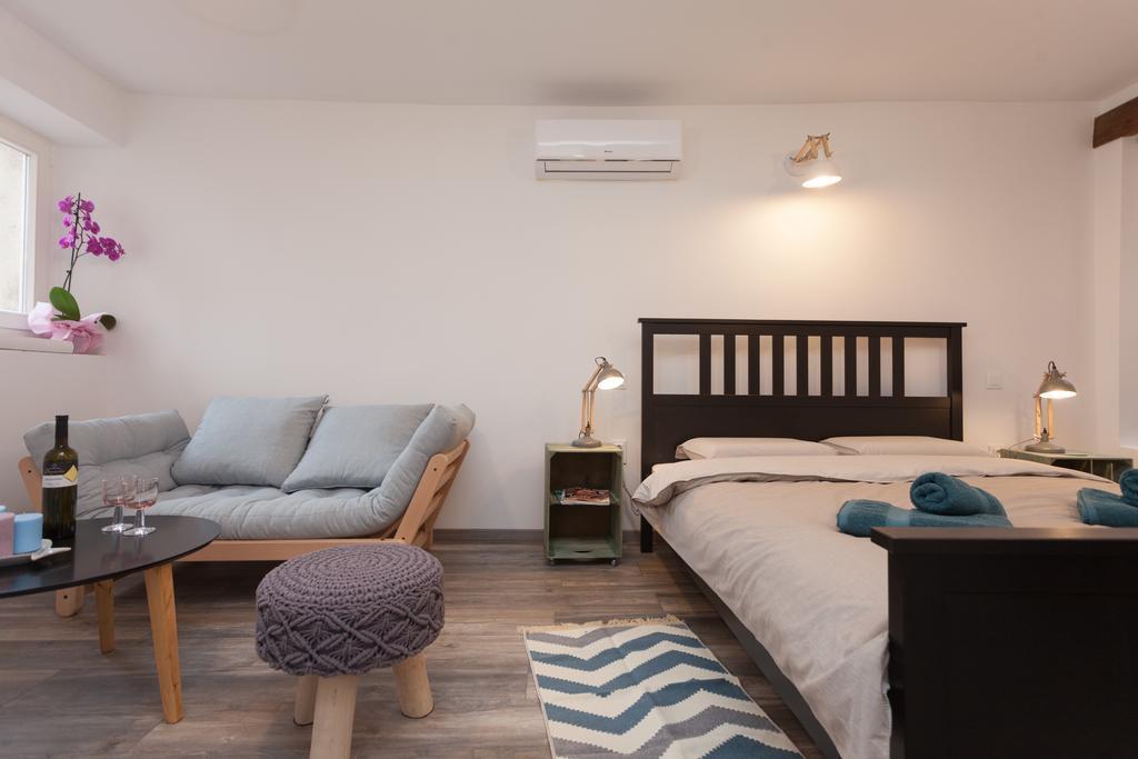 Apartments And Rooms Hey Ровинь Экстерьер фото