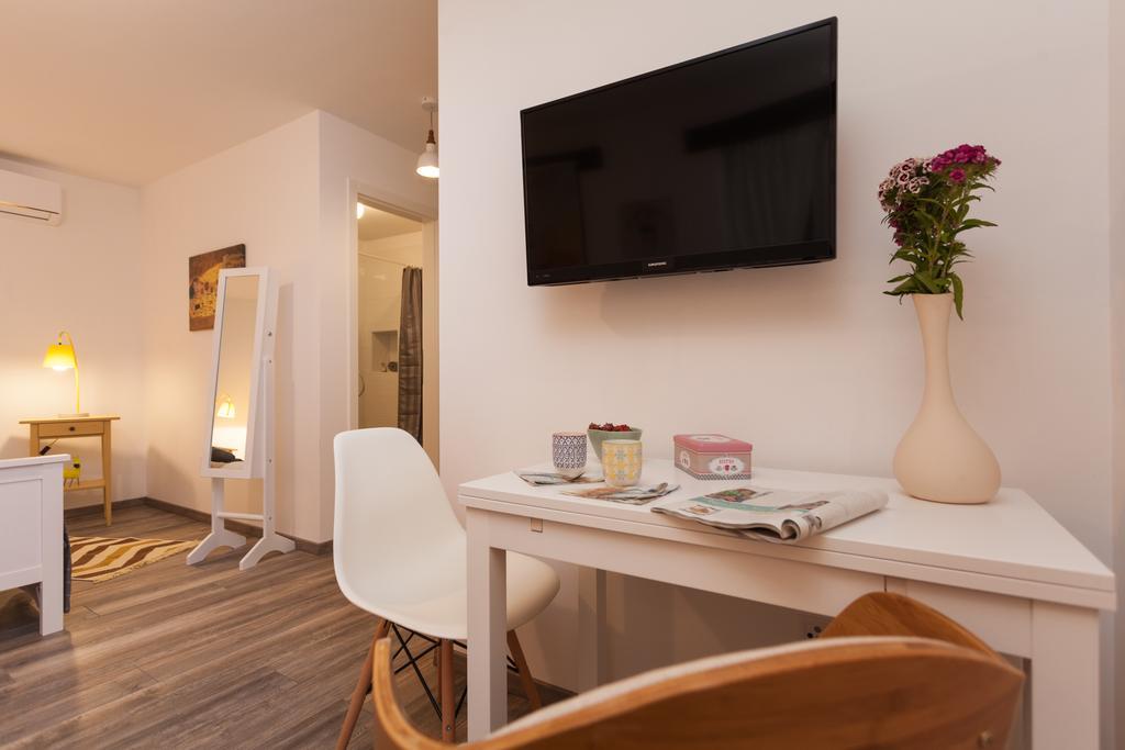 Apartments And Rooms Hey Ровинь Экстерьер фото