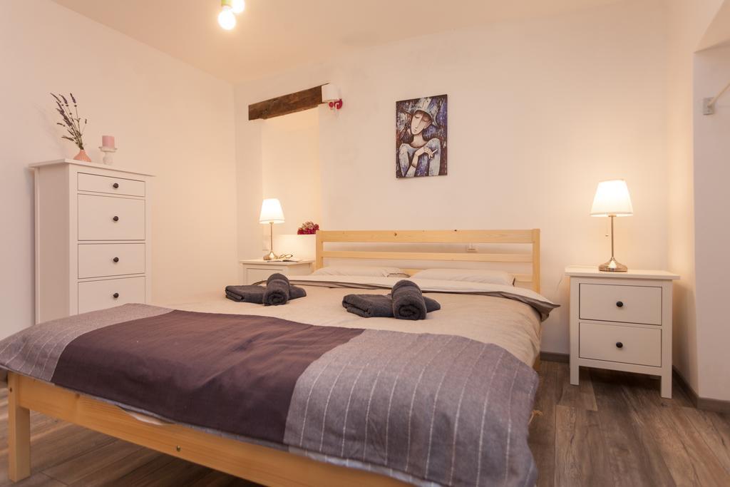 Apartments And Rooms Hey Ровинь Экстерьер фото