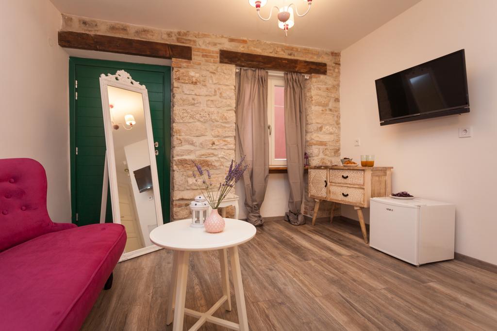Apartments And Rooms Hey Ровинь Экстерьер фото