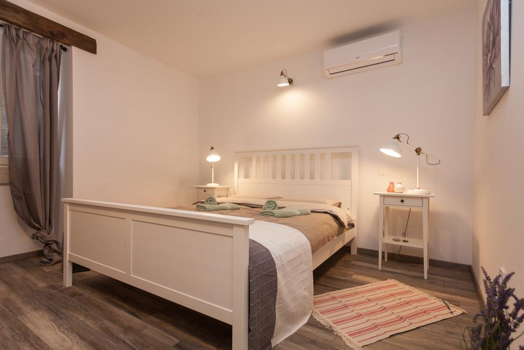 Apartments And Rooms Hey Ровинь Экстерьер фото